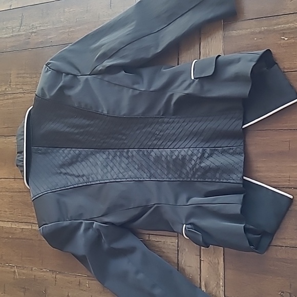 Guess Black Blazer with White Trim - Picture 5 of 6